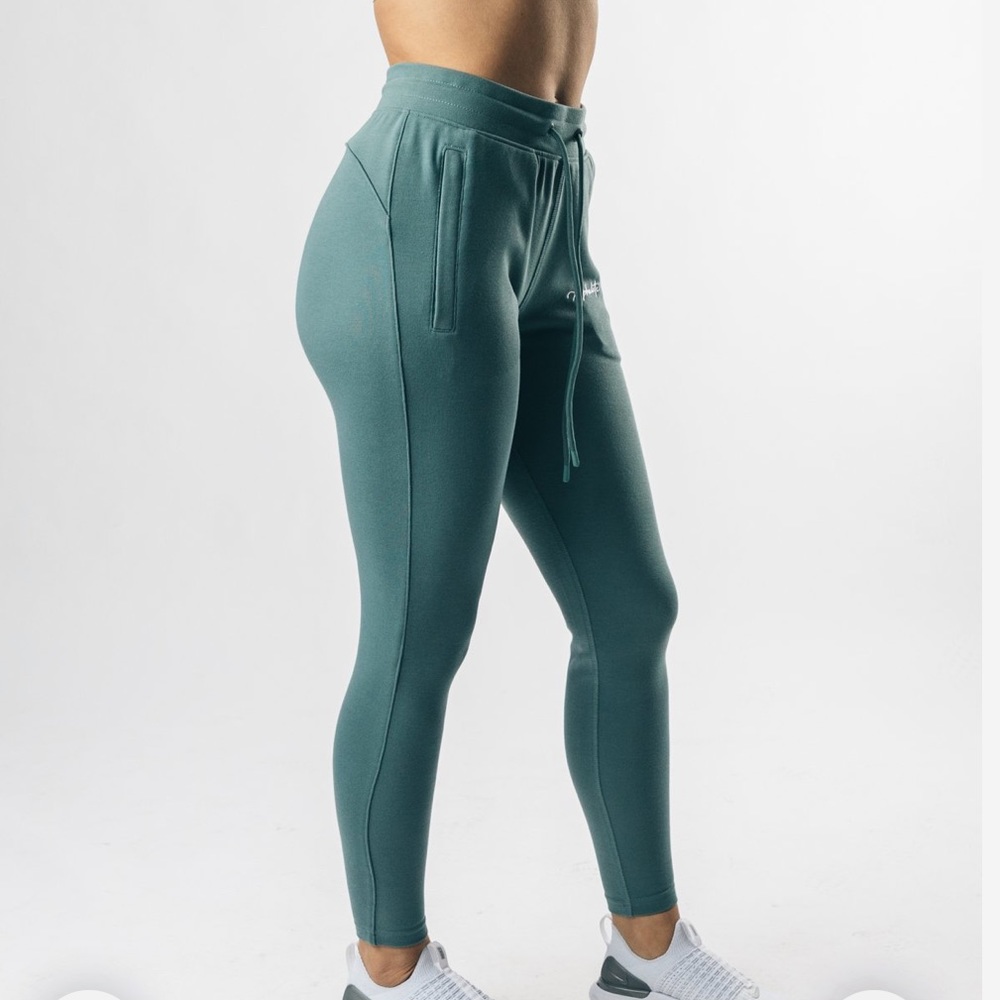 Alphalete Essential Core Jogger